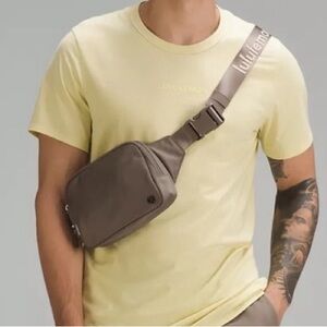 Lululemon Everywhere Belt Bag Nomad Trench Wordmark 2l